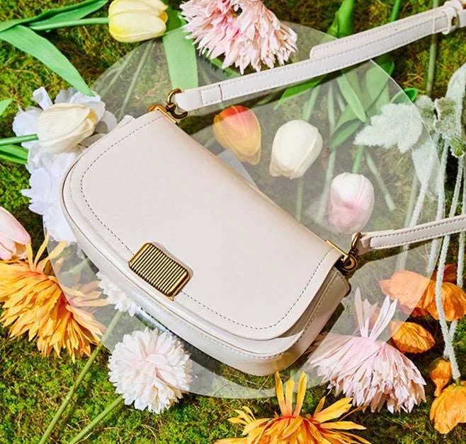 Fashion-forward Single-strap Saddle Purse