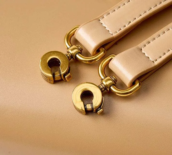 Fashion-forward Single-strap Saddle Purse