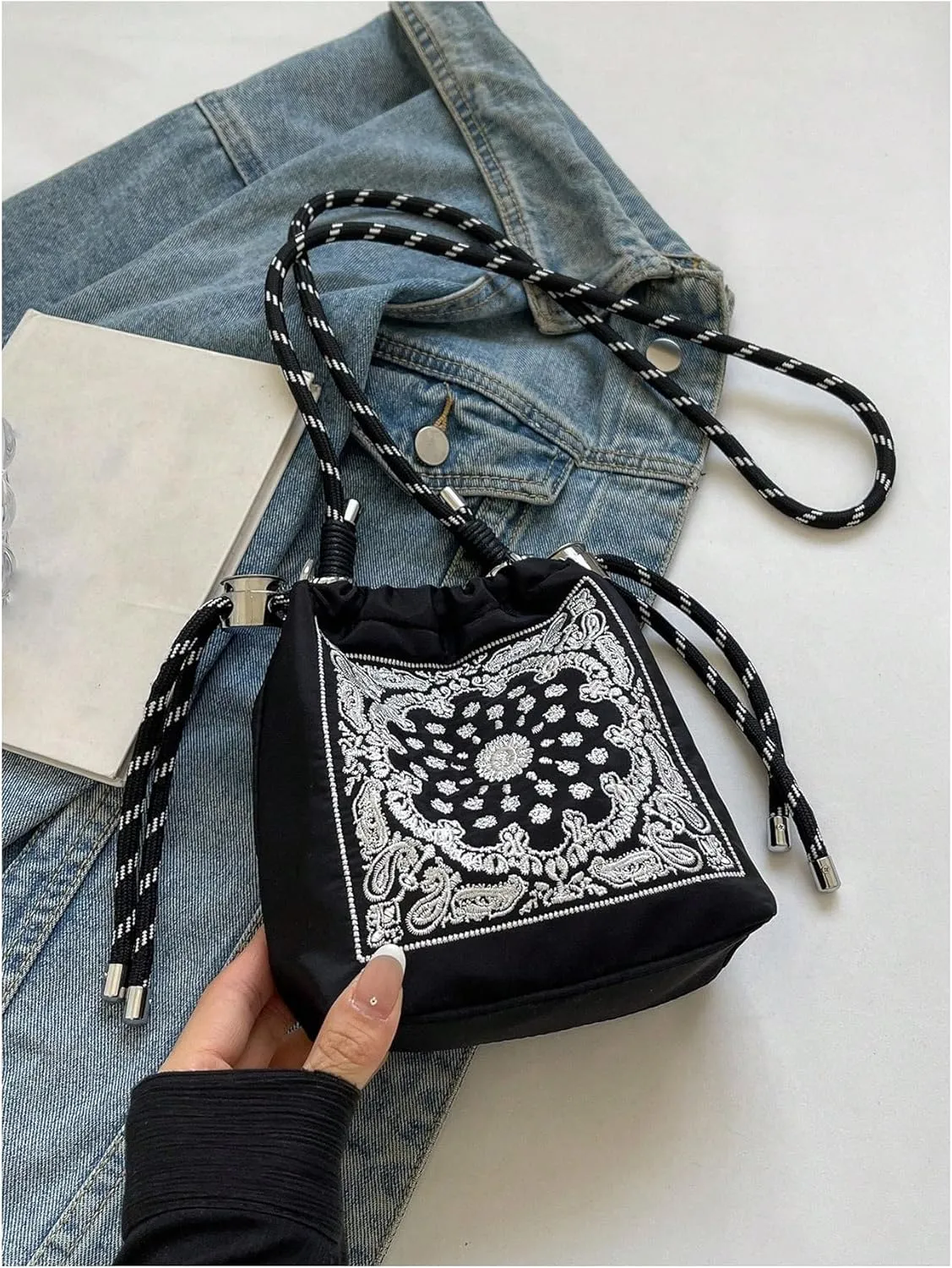 QWINEE Women's Tropical Print Crossbody Bags Vintage Purses Drawstring Bucket Bags with Adjustable Strap