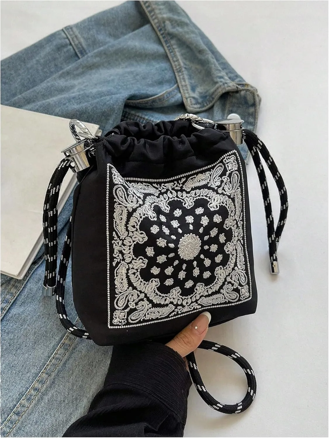 QWINEE Women's Tropical Print Crossbody Bags Vintage Purses Drawstring Bucket Bags with Adjustable Strap